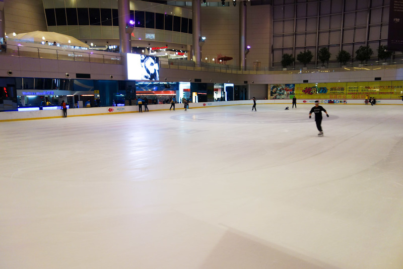 Back to China - Shanghai - Nanjing - Hangzhou - 2012 - Last picture, the mall also has an ice skating rink. The kids skating here are the real deal, doing proper spins and whatever despite appearing to be 