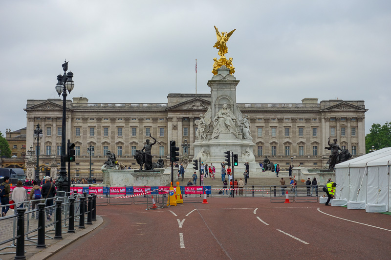 London / Germany / Austria - Work & Holiday - May and June 2016 - I ran to the palace, hoping to see the Queen and Charles do some kind of Royal relay.