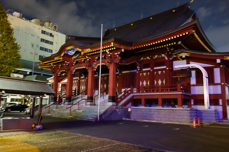 Visiting 9 cities in Japan - Oct and Nov 2016 - Before heading off into the night I stopped by night temple to wonder why it exists.