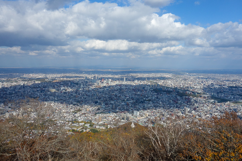 Japan-Sapporo-Hiking-Mount Moiwa - No smog yes people