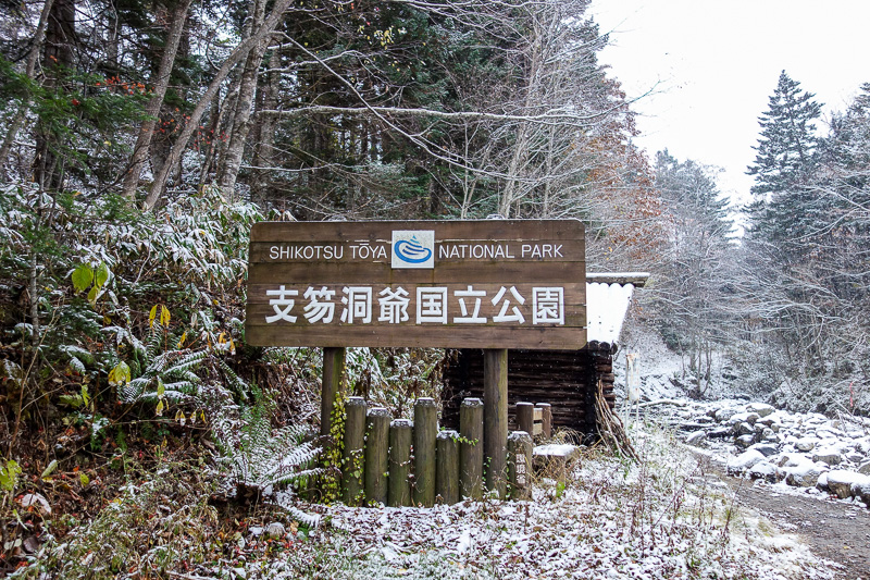Japan-Sapporo-Hiking-Snow-Mount Soranuma - Yep, this is the path. What a stupid sign! There were no other signs of any kind showing a map or national park info or anything before the sign block