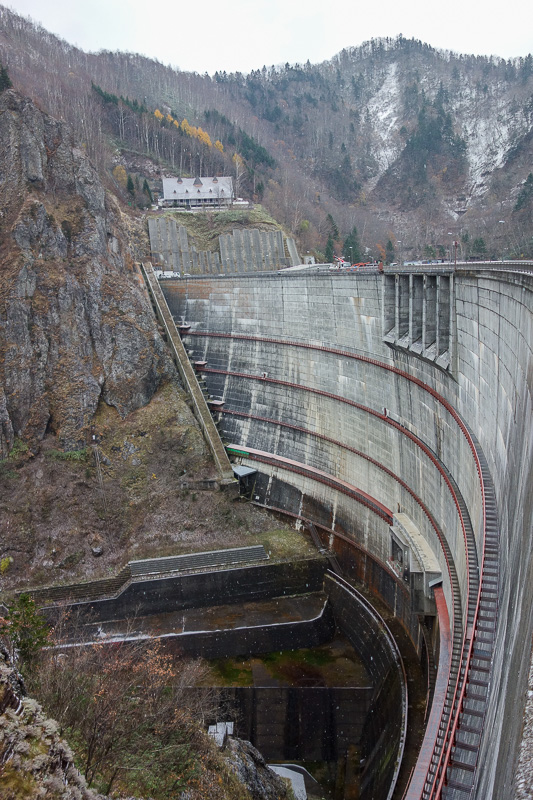 Japan-Sapporo-Snow-Hiking-Jozankei Onsen - The dam wall, best I could do, they dont let you walk down there damn it.