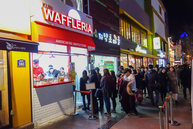 Korea again - Incheon - Daegu - Busan - Gwangju - Seoul - 2015 - Last photo for this evening, the line at the waffle shop. I hung out in the line for a while despite not wanting a waffle. I just like to experience t