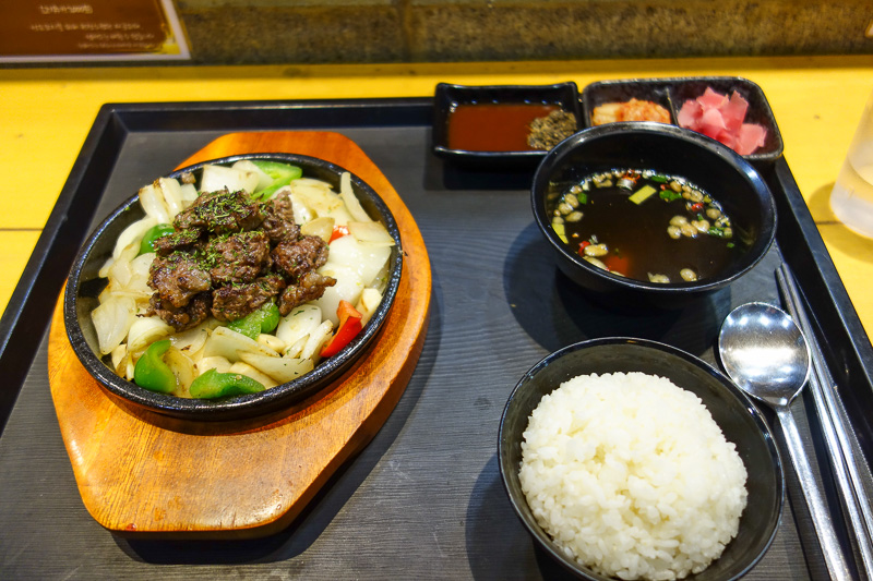 Korea again - Incheon - Daegu - Busan - Gwangju - Seoul - 2015 - Dinner, and there is beef. Good beef in fact. A healthy dinner as I didnt eat the rice. I am suffering from rice overload I think. Rice is the worst f