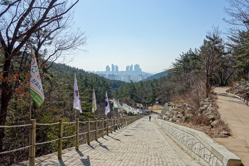 Korea again - Incheon - Daegu - Busan - Gwangju - Seoul - 2015 - The last bit that was road was extremely steep. Steep enough for people to be coming down backwards. At the bottom of this is a huge outdoor old perso