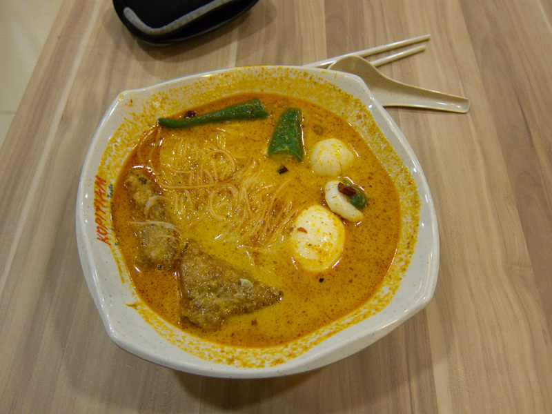 Taiwan / Hong Kong / Singapore - March/April 2011 - I did however finally get a decent laksa for lunch, it was spicy and delicious. One thing I find strange, I never found anyone selling beef rendang at