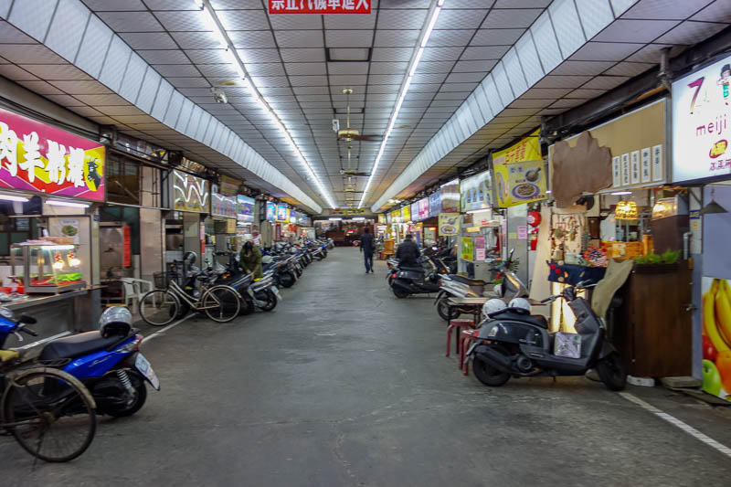 A full lap of Taiwan in March 2017 - This almost looks like Singapore, except there are scooters. Its a kind of indoor / outdoor hawkers hall.