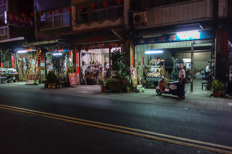 A full lap of Taiwan in March 2017 - This entire street is selling nothing but garden tools.