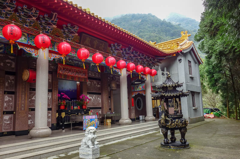A full lap of Taiwan in March 2017 - And then out of nowhere, there was a temple. I dont know how you get to it other than the way I had. Surely people must come up here and look after it