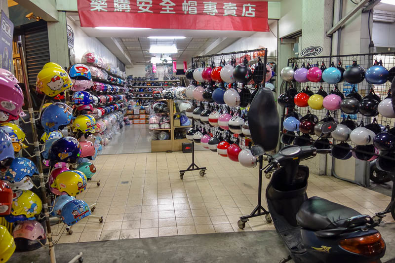 A full lap of Taiwan in March 2017 - The most common stores in Taiwan are no doubt tea shops of every kind, second would have to be hairdressers, then scooter repair shops, and close behi