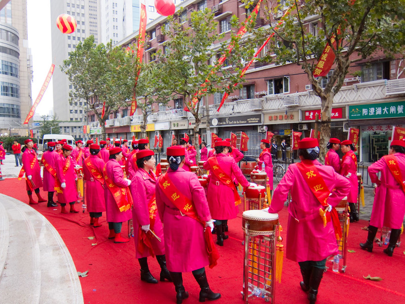 China-Shanghai-Xintandi-Museum - A bus load of nannas in pink coats assembled to beat the crap out of some drums to signal store opening time.