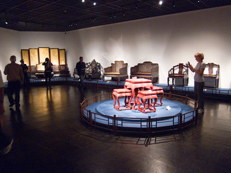 China-Shanghai-Xintandi-Museum - If you are tired of standing you can take a seat on this cool red chair.