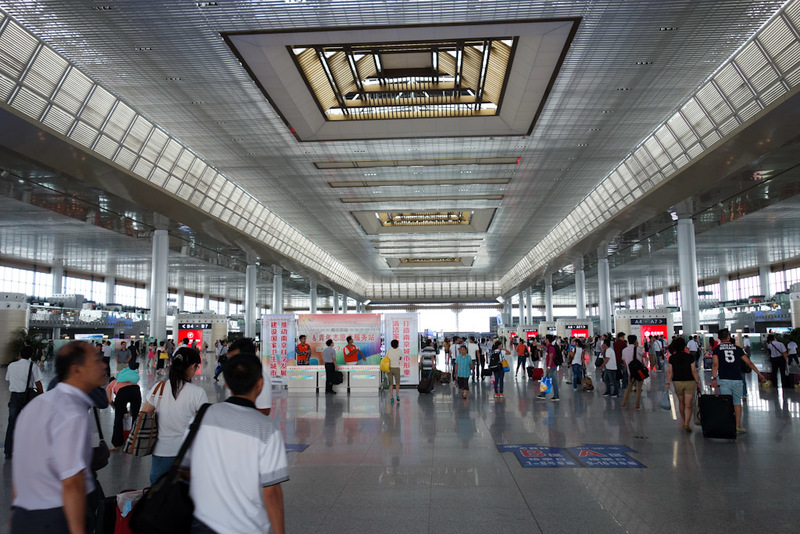 Back to China - Shanghai - Nanjing - Hangzhou - 2012 - No one escapes train station pictures forever. The true size of this hall cannot be appreciated in photos.