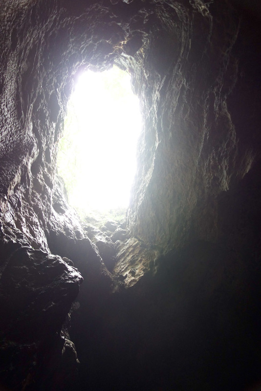 China-Hangzhou-Hiking-Cave - I tried to climb out through this hole.