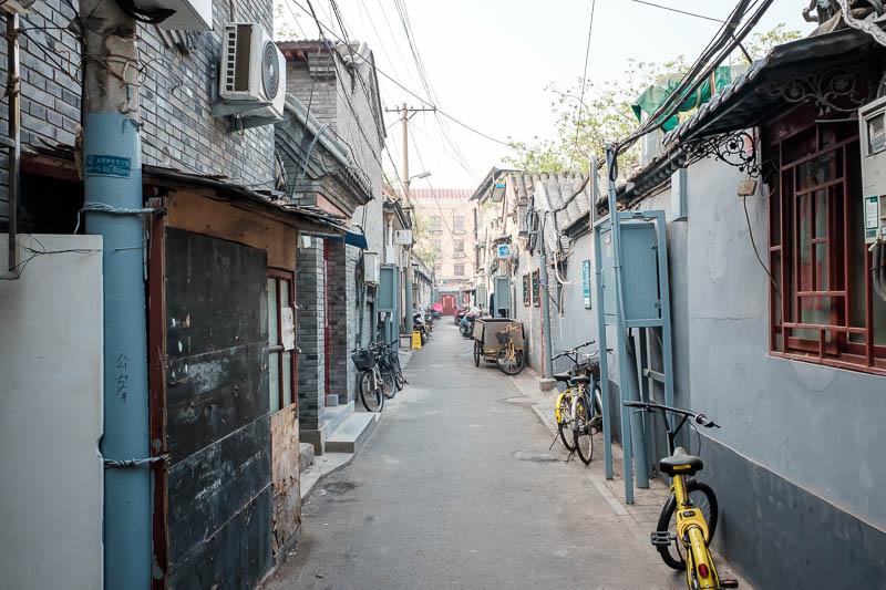 The great loop of China - April 2018 - Before leaving Beijing, I took a walk to breakfast, through a Hutong. I found a Cafe Bene which I think is a Korean brand. I had a really good coffee 