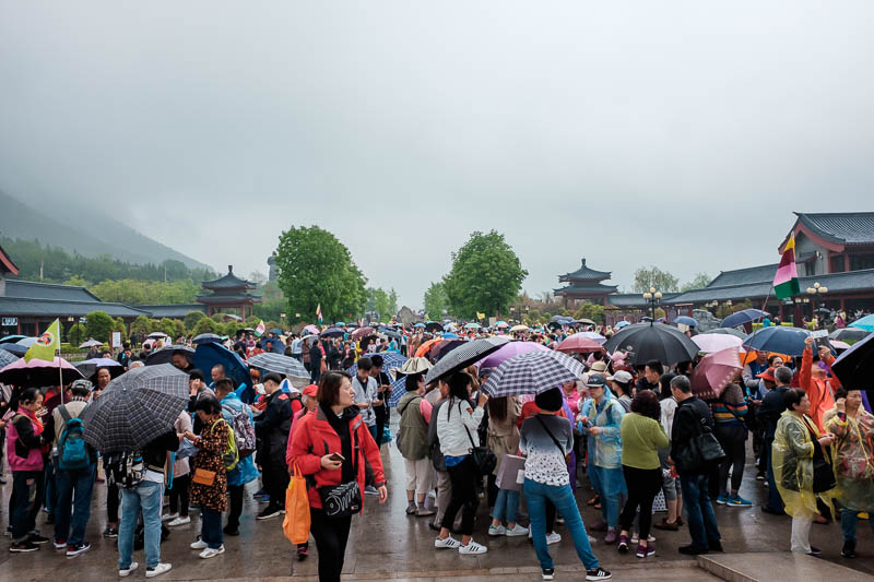 The great loop of China - April 2018 - Despite the rain, so many people! They seemed to be having an amazing time splashing about. Seemingly like they had waited their whole lives to be her
