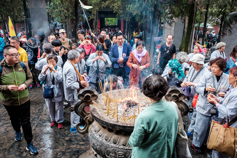 The great loop of China - April 2018 - Incense burning was a popular fun activity. I think you are supposed to light it here and carry it somewhere else. This idea was not going too well fo
