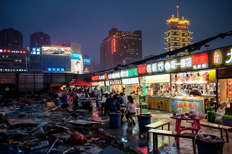 China-Zhengzhou-Food-Erqi Square - And here we have the border between eating area and demolition site. See how the food stalls back directly onto a mini rubbish dump? Tier 88.