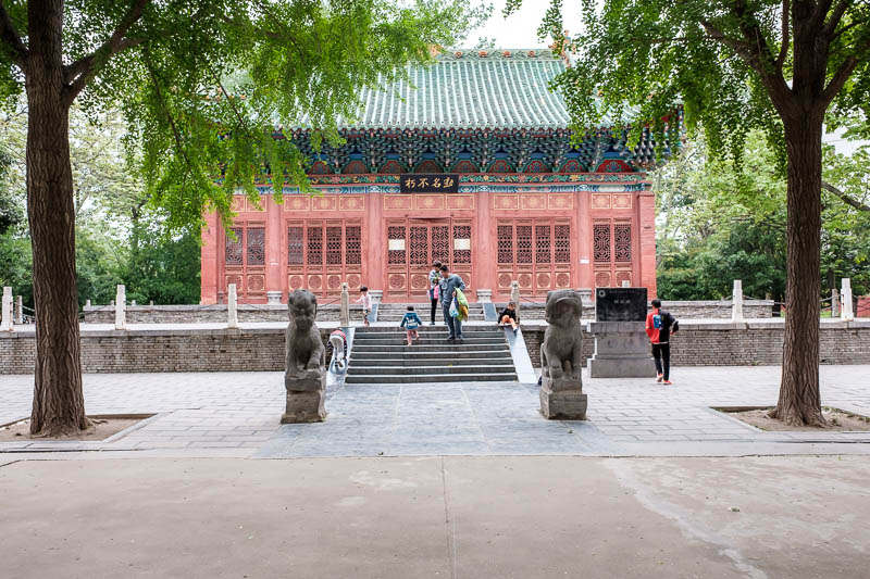 The great loop of China - April 2018 - I guess I should do at least one temple photo for the day. This one was quite nice set aside in a quiet part of the park.