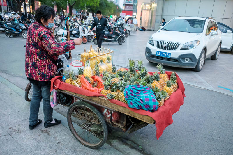 The great loop of China - April 2018 - Pineapples everywhere.