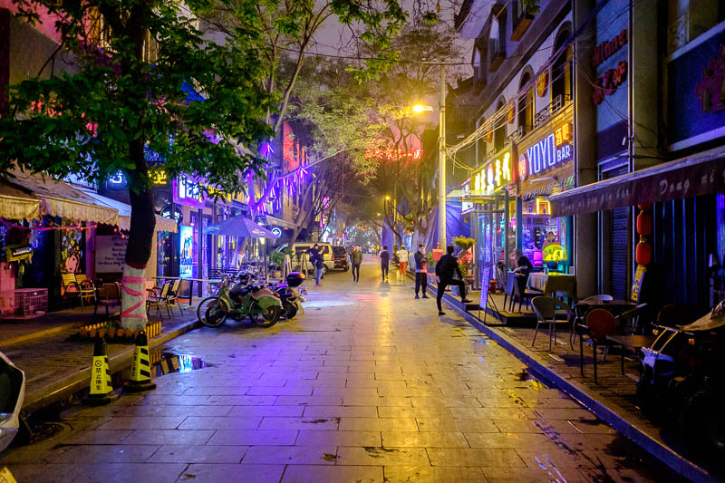 The great loop of China - April 2018 - Nearby I saw a sign advertising backpacker hostels, and sure enough, bar street.