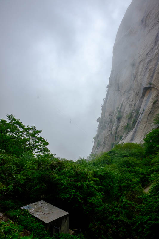 China-Hiking-Rain-Huashan-Soldiers Path - Another brief break in the fog, and when I say break in the fog, I mean slightly less dense fog.