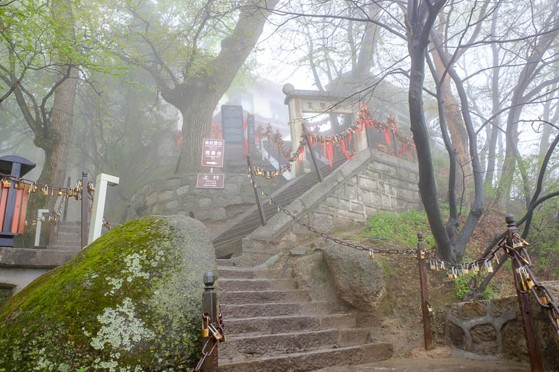 China-Hiking-Rain-Huashan-Soldiers Path - There are of course temples, shrines, restaurants and even hotels! This one is around the central peak area I think. It was hard to know where I was a