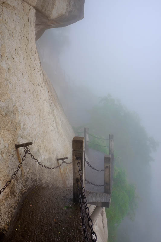 China-Hiking-Rain-Huashan-Soldiers Path - Although it was the same path that I took on the way up, it occasionally split for going up and going down direction, I followed the signs that litera