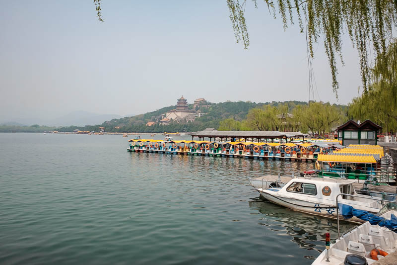 The great loop of China - April 2018 - Instead of going to the palace, I went the other way, because I am a fool, and walked the entire perimeter of the lake. I am always securing the perim