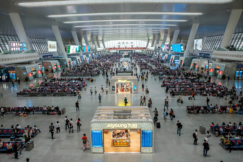 The great loop of China - April 2018 - The inside of it is quite similar to other stations, except 2 levels under here is a lot more restaurants and shopping than other Chinese stations, mo