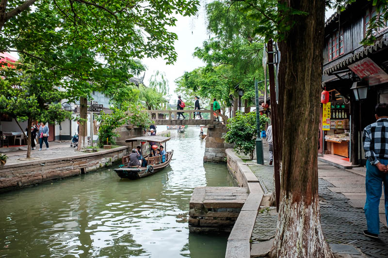 The great loop of China - April 2018 - You can pay a small fortune to go on a gondola, imported directly from the factory that exports them to Venice.