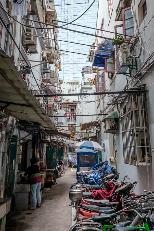 The great loop of China - April 2018 - The alleyways off the alleyways get narrower and chaotic, but still quite clean.