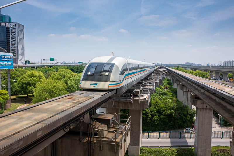 The great loop of China - April 2018 - Bonus maglev photos of the thing the mags lev, the train! the train! Shame levels increasing.
