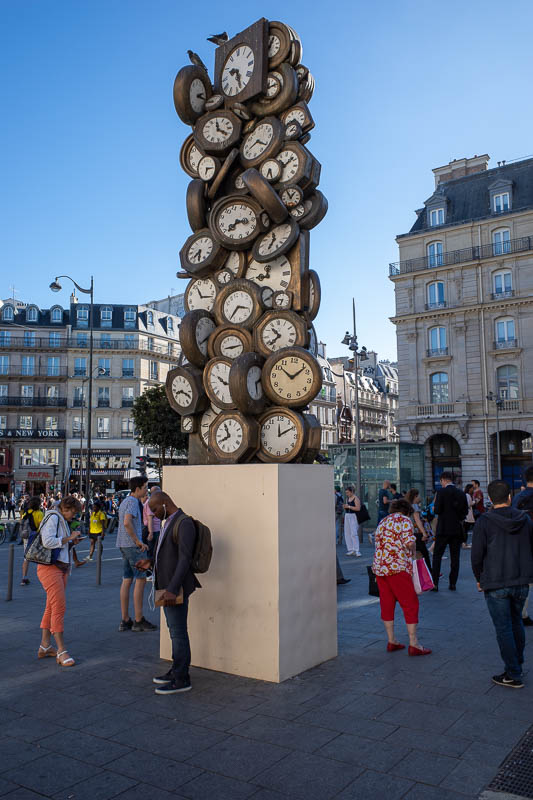 France-Paris-Arc de Triomphe - Instead I took photos of pointless clock sculpture.