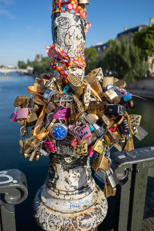 France-Paris-Sightseeing - The bridges are all vandalised with locks.