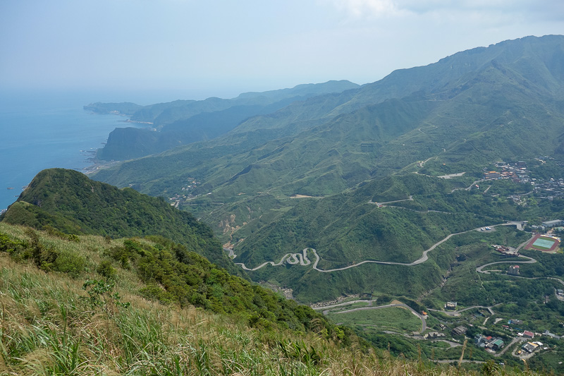 Taiwan-Ruifang-Jiufen-Hiking-Keelung Mountain - Even higher, better view, including cool road.
