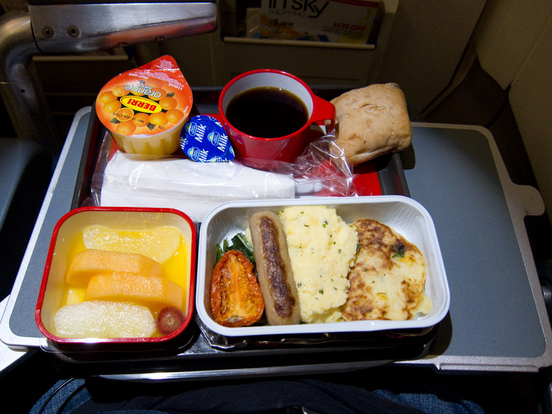 Sydney-Tokyo-Narita-Airbus A330-Qantas - Breakfast is the standard breakfast qantas seems to offer which is pretty good, they also offered a japanese breakfast which was a salmon cake in rice