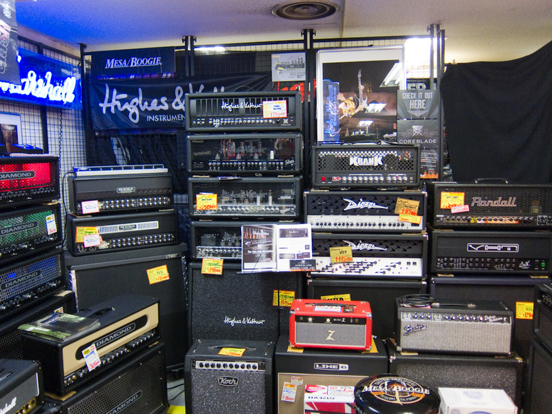 Japan-Tokyo-Shibuya-Guitar - ...the amps and effects floor is just as impressive. Some really top quality brands amongst that lot.
