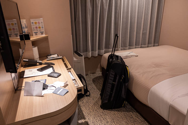 Cairns-Tokyo-Boeing 737 - Now prepare yourselves for peak excitement, here is my hotel room. It is Sotetsu Fresa Kanda. I have not stayed at a Fresa Inn before, I normally seem