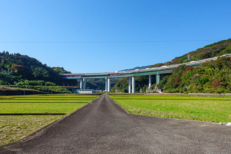 Japan-Hiking-Kanagawa-Mount Ono - One last shot as I head up the hill to Yaga station.