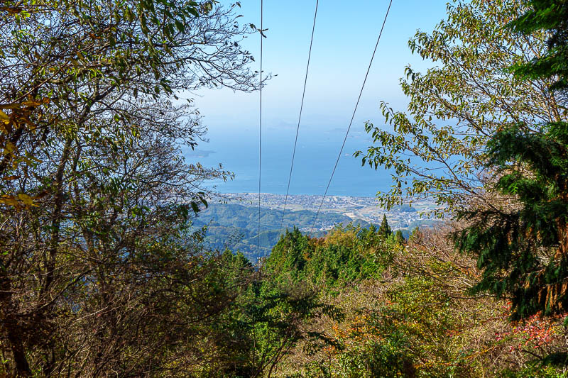 Japan-Matsuyama-Hiking-Mount Takanawa - I found another view spot on the way down, featuring wires.