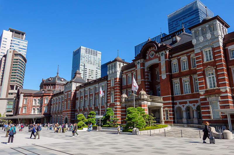 Japan-Tokyo-Garden - Tokyo station. I do not actually need to collect tickets, the QR code from my online purchase is the ticket. Actually it is more complex than that. Wh