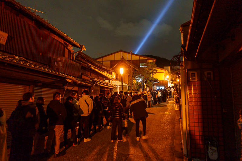 Japan-Kyoto-Temple-Curry - What is this line, and why is their a giant light polluting the sky? Amex that's why.