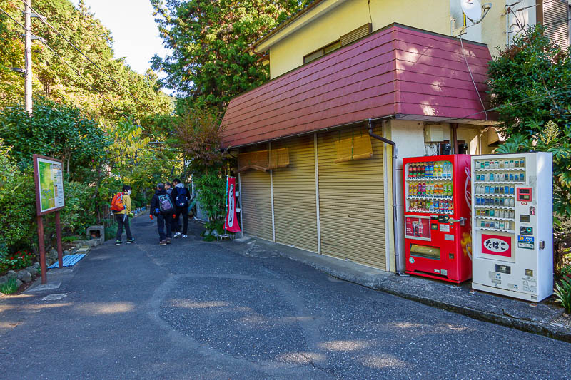 Japan-Tokyo-Hiking-Mount Takamizu - The aforementioned closed convenience store. There are vending machines for drinks and cigarettes.... Also, other hikers, on a Tuesday morning.