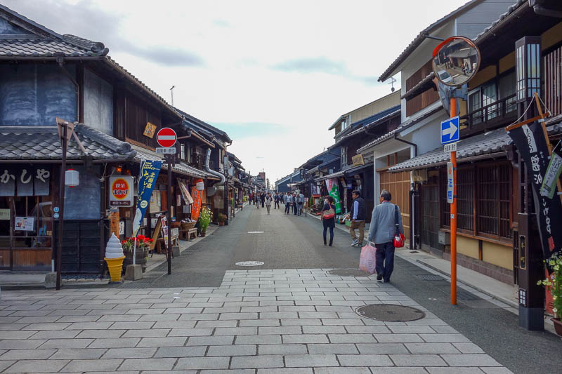 Japan 2015 - Tokyo - Nagoya - Hiroshima - Shimonoseki - Fukuoka - The walk back to the station, along the official tourist route, all looked like this. I avoided it on the way to the castle due to my excursion to the