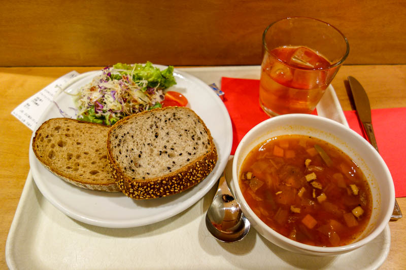 Japan 2015 - Tokyo - Nagoya - Hiroshima - Shimonoseki - Fukuoka - And then because last night was curry and chocolate coated chips night, I opted for a healthy lunch from the fantastic Andersens bakery. The serving o