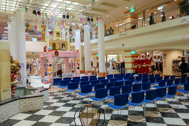 Japan-Shimonoseki-Shopping Street-Mall - I took a seat and waited for the xmas show, but it never started.