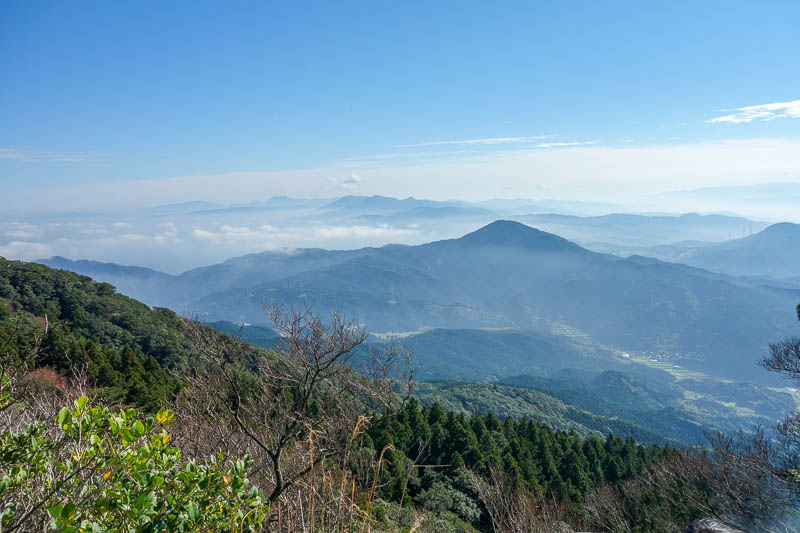 Japan-Fukuoka-Hiking-Mount Homan-Dazaifu - Cloud was indeed rolling in, the next valley is a sea of cloud.