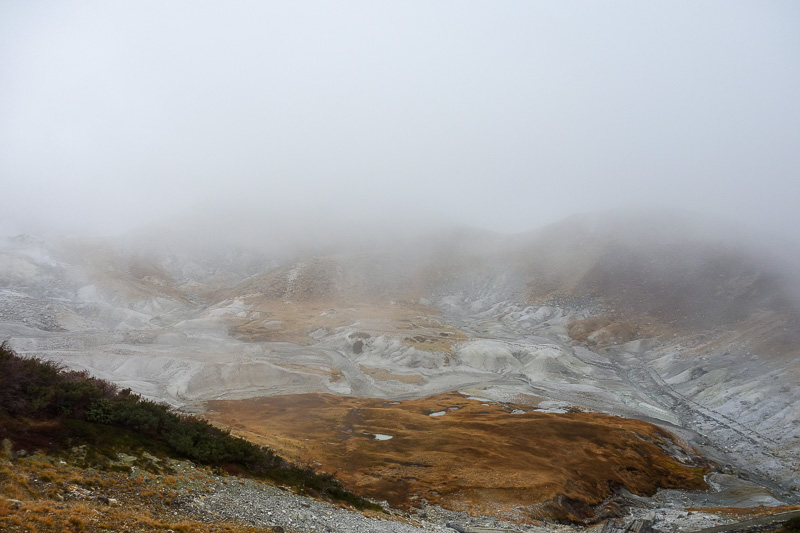 Japan-Tateyama-Kurobe-Alpine-Hiking - Another look down into hell valley. They really call it that. But they call all volcanic valleys across Japan hell valley.