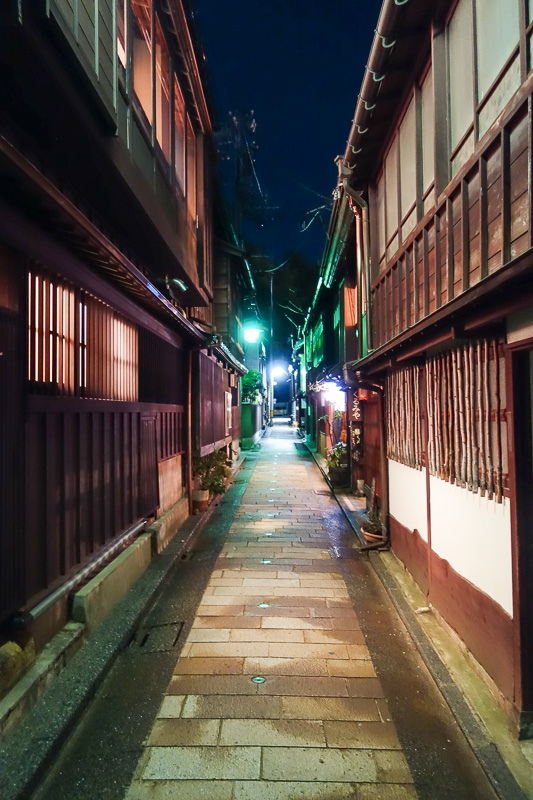 Visiting 9 cities in Japan - Oct and Nov 2016 - Heading into the geisha district.